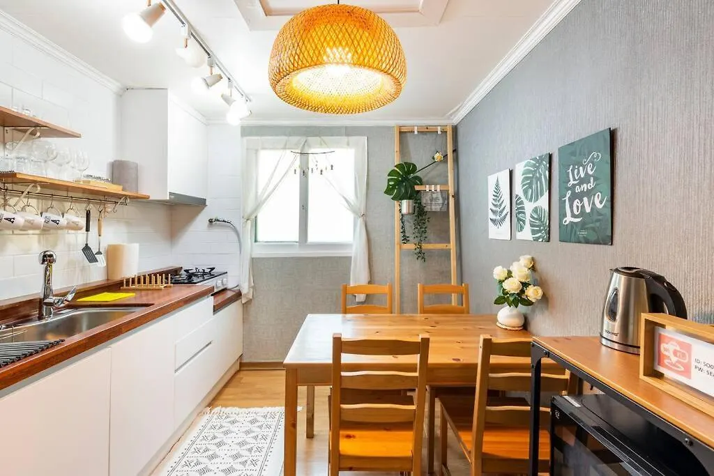 Hongdae Aron House Hotel Seoul 0*,